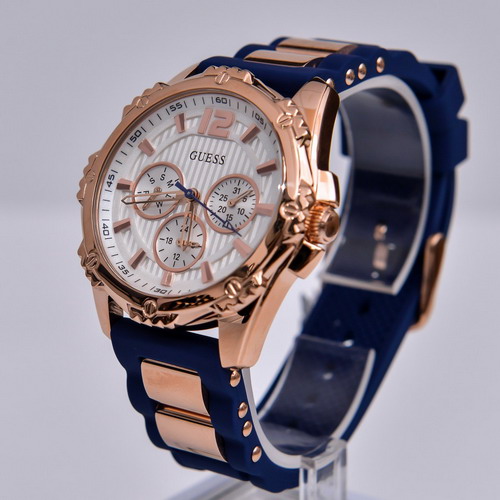 Наручные женские часы GUESS W0325L8