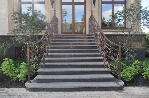 Лестницы из гранита
