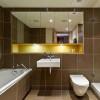 На какой высоте вешать зеркало в ванной комнате: стандарты и рекомендации